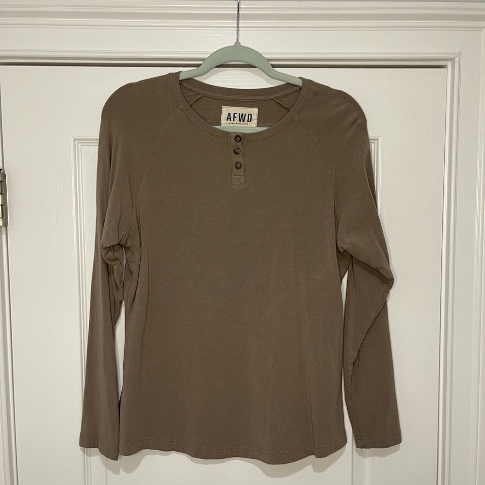 Alpha Forward Henley